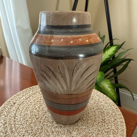 Vintage Tonala Pottery Vase with Earthy Tones - Picture 2 of 4